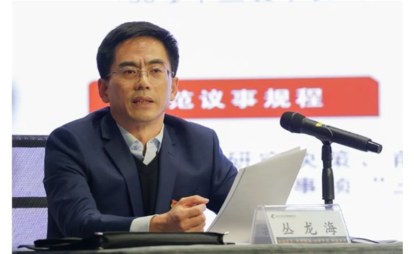 成人小说
举行十九届六中全会精神宣讲报告会