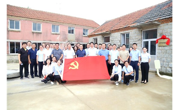 情系联系村，共建显担当——成人小说
开展“五个一”主题党日活动