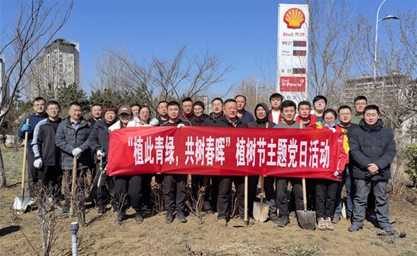 植此青绿 共树春晖——成人小说
开展义务植树活动