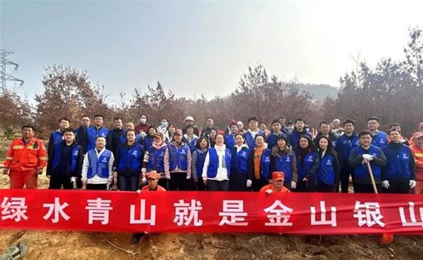 “植”此青绿 共“树”春晖——成人小说
开展义务植树活动