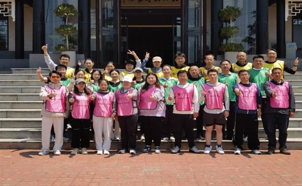 提升素质 凝聚力量——成人小说
开展主管级职工素质拓展活动