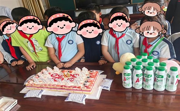 大手拉小手 爱心暖童心——成人小说
开展爱心基金帮扶活动