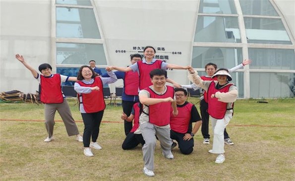 携手共进，凝聚非凡—— 成人小说
开展第二期主管级素质拓训